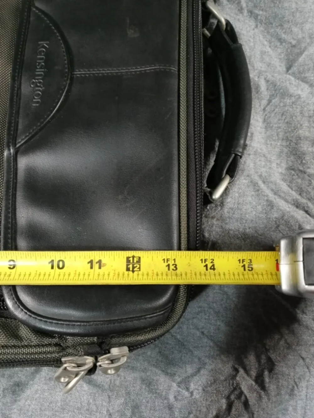 Kensington Green Heavy Duty Computer Laptop Tablet Messenger Bag in Great Cond